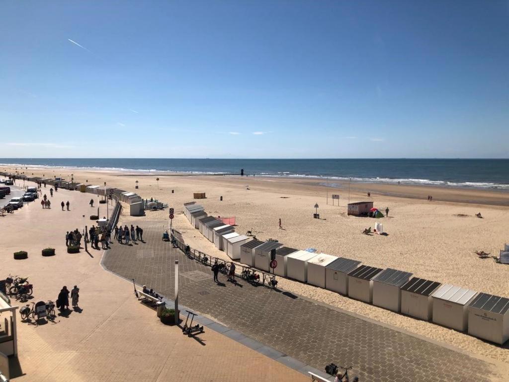 Oostende - Beachfront C3 - SEAVIEW cosy studio 4 personen met frontaal zeezicht, direct aan het strand Buitenkant foto