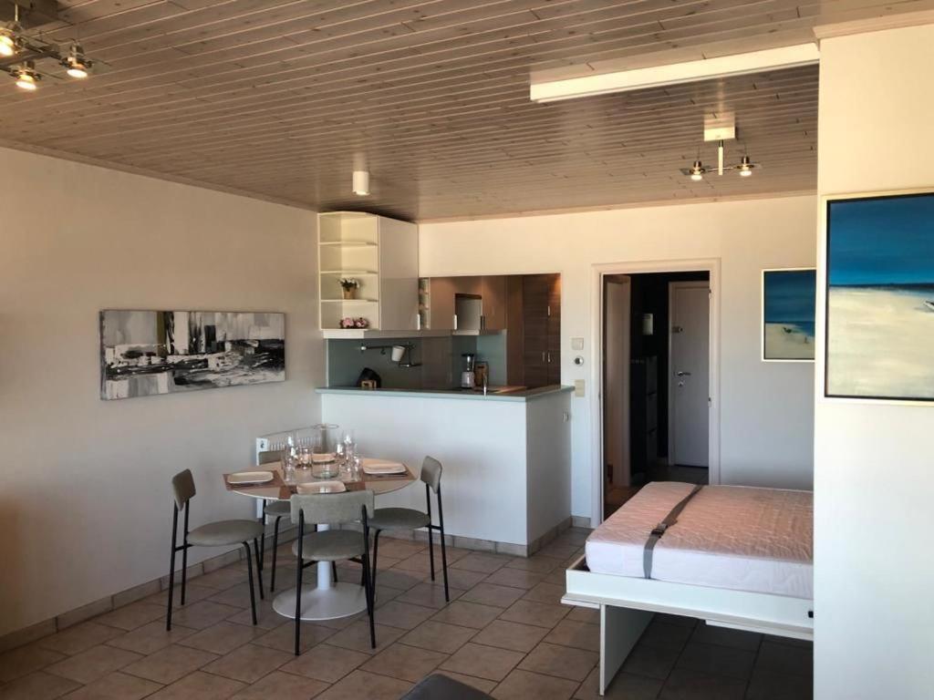 Oostende - Beachfront C3 - SEAVIEW cosy studio 4 personen met frontaal zeezicht, direct aan het strand Buitenkant foto