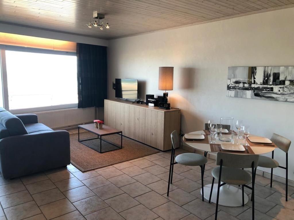 Oostende - Beachfront C3 - SEAVIEW cosy studio 4 personen met frontaal zeezicht, direct aan het strand Buitenkant foto