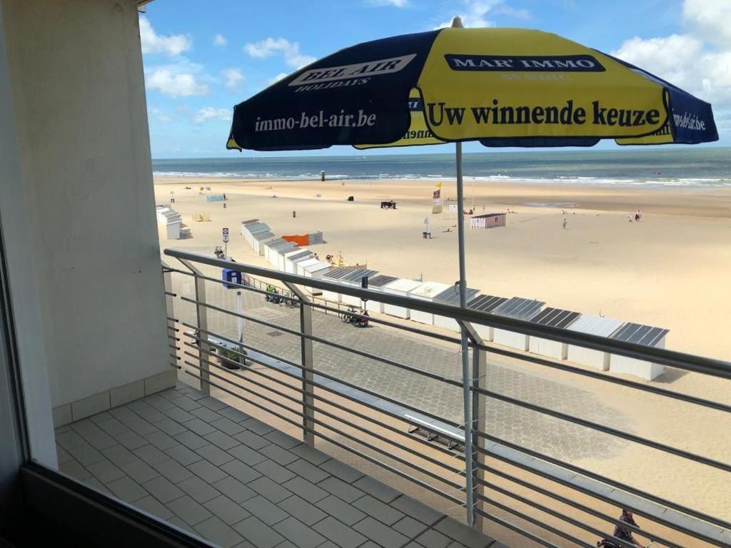 Oostende - Beachfront C3 - SEAVIEW cosy studio 4 personen met frontaal zeezicht, direct aan het strand Buitenkant foto