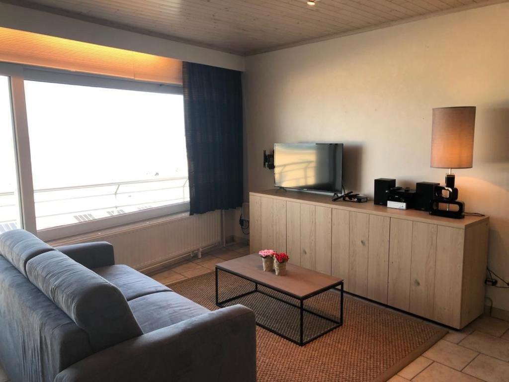 Oostende - Beachfront C3 - SEAVIEW cosy studio 4 personen met frontaal zeezicht, direct aan het strand Buitenkant foto